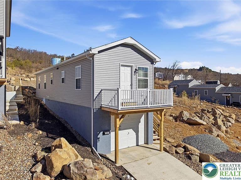 Listing photo 2