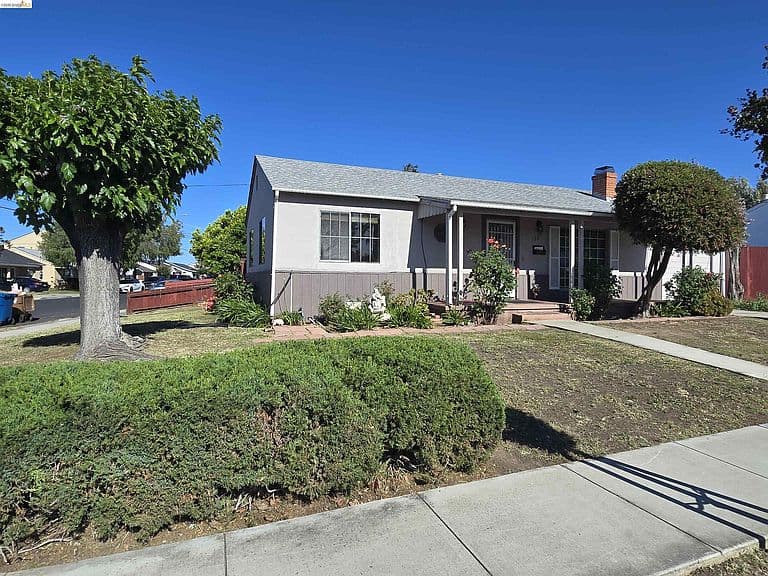 Listing photo 4