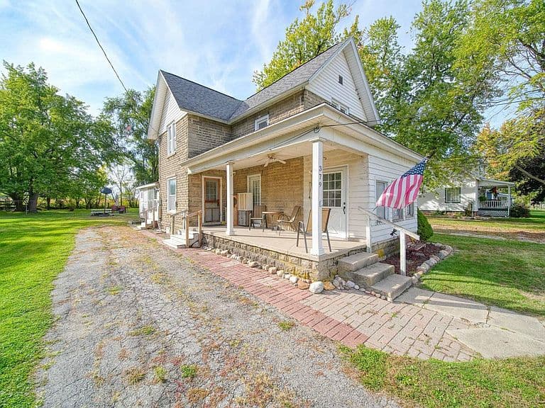 Listing photo 2