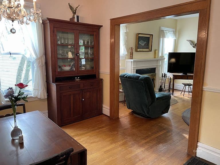 Listing photo 5