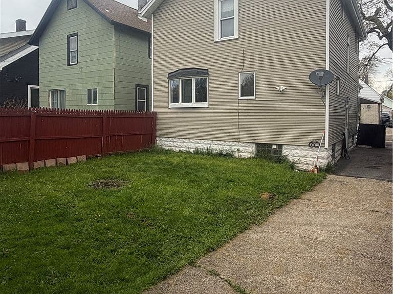 Listing photo 3