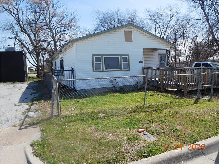 Listing photo 3