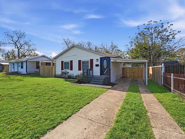 Listing photo 3