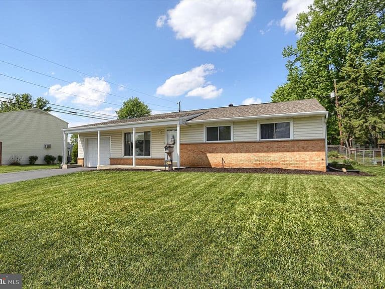 Listing photo 4
