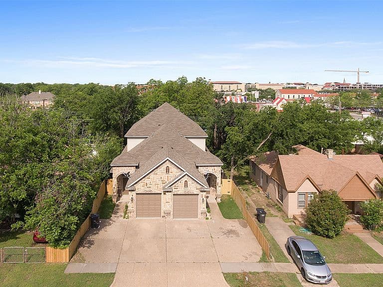 Listing photo 2