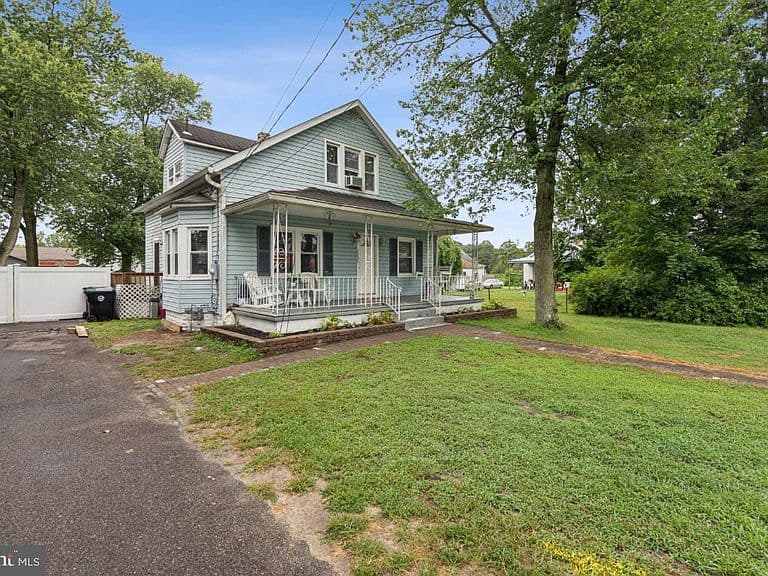 Listing photo 3
