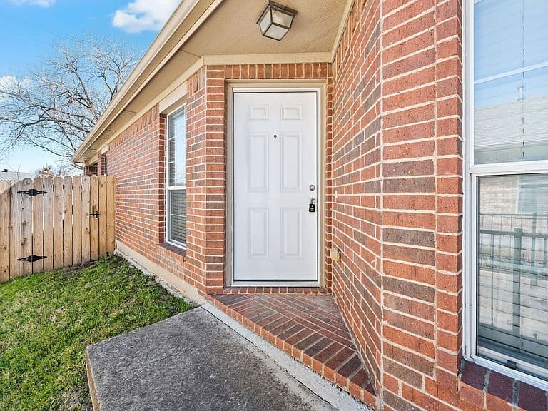 Listing photo 3
