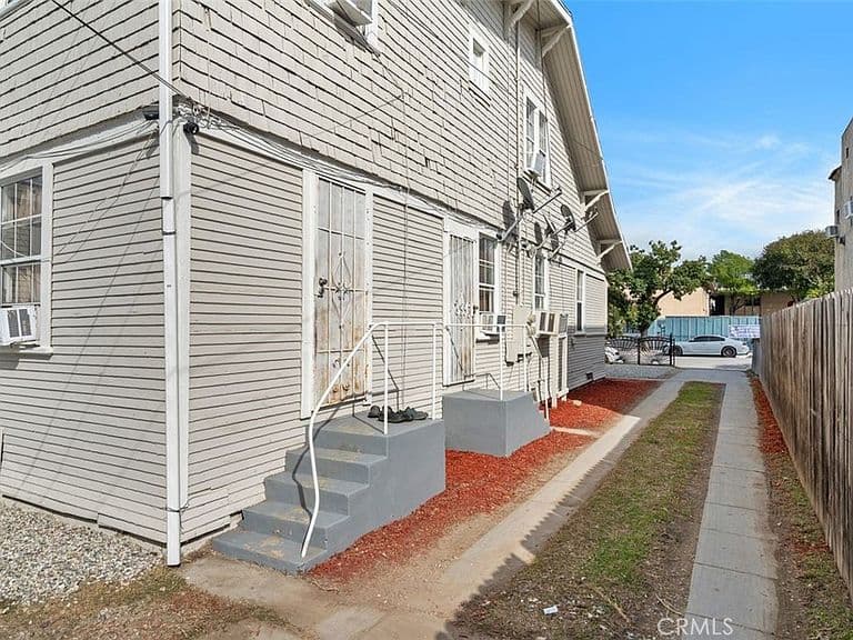 Listing photo 5