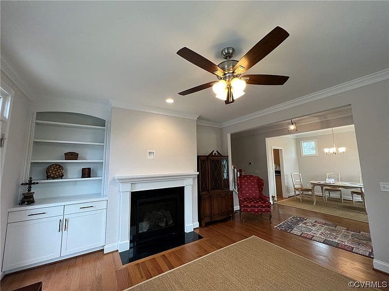 Listing photo 5