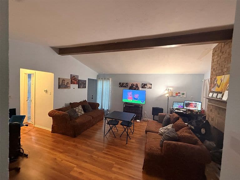 Listing photo 4