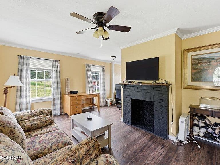 Listing photo 5