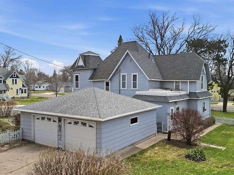 Listing photo 3
