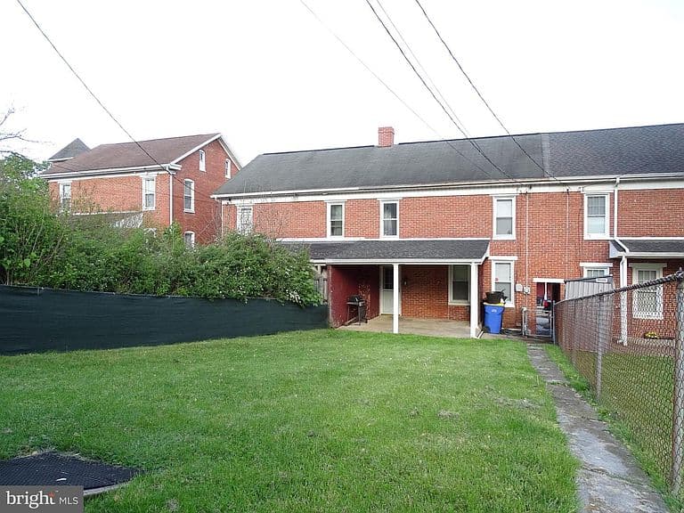 Listing photo 2