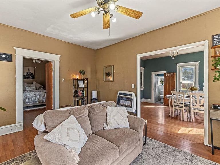 Listing photo 5