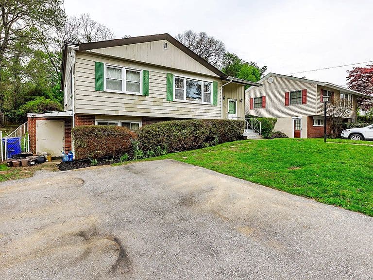 Listing photo 3