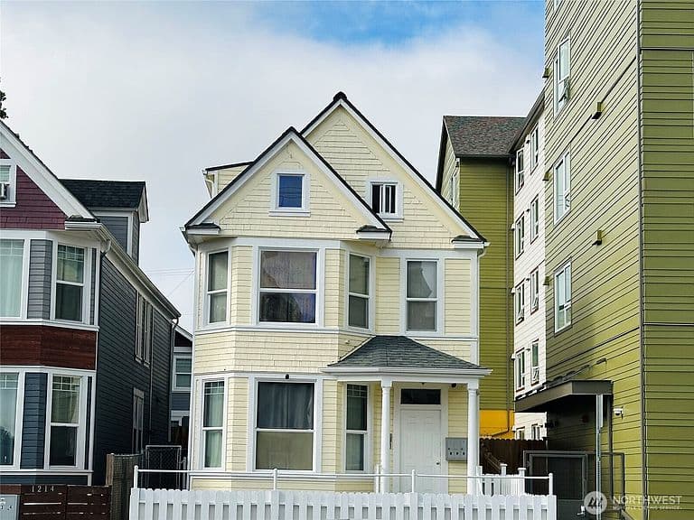 Listing photo 2