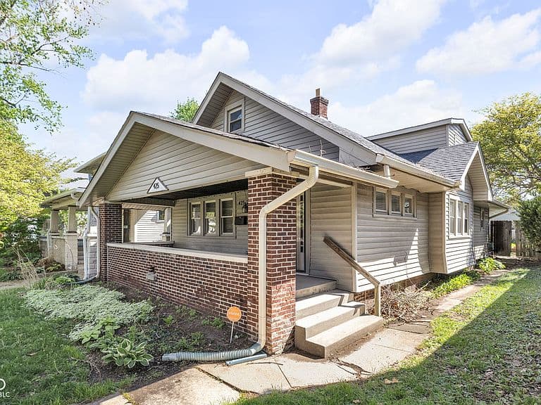 Listing photo 2