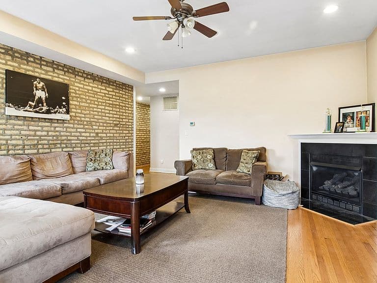 Listing photo 5