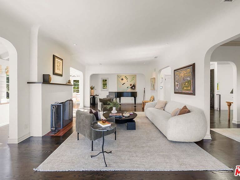 Listing photo 5