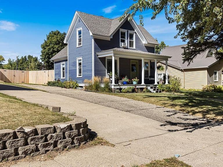Listing photo 3