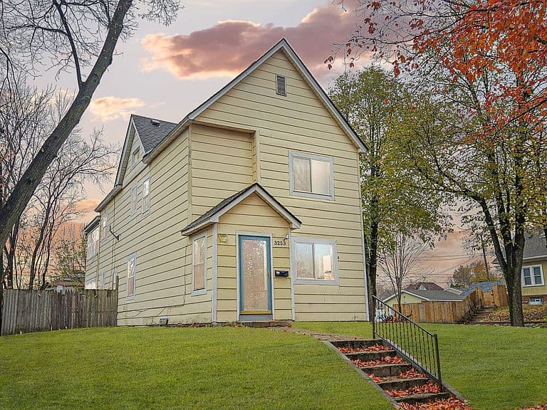 Listing photo 2