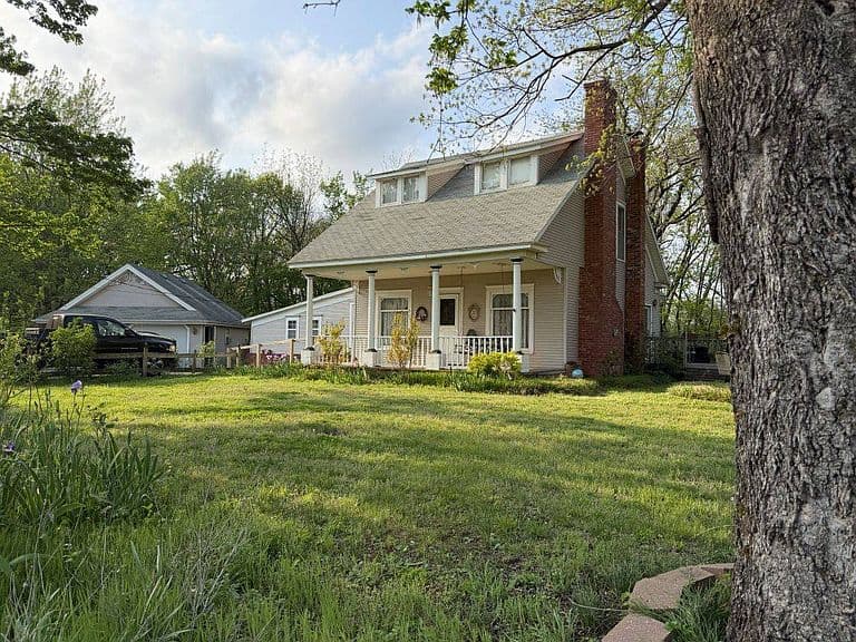 Listing photo 2