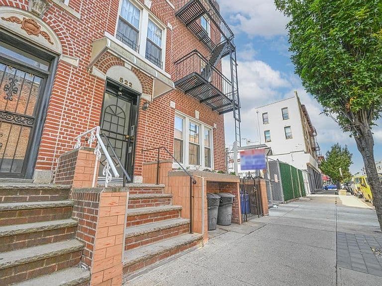 Listing photo 3