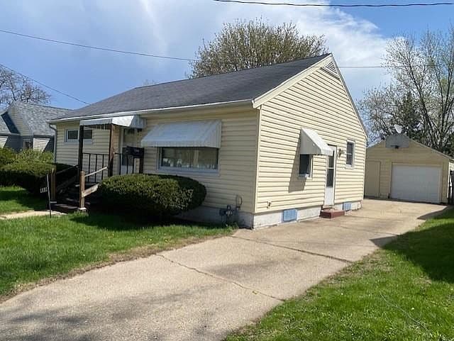 Listing photo 2
