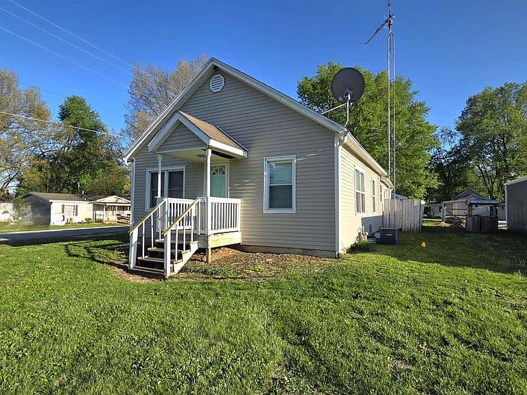 Listing photo 2
