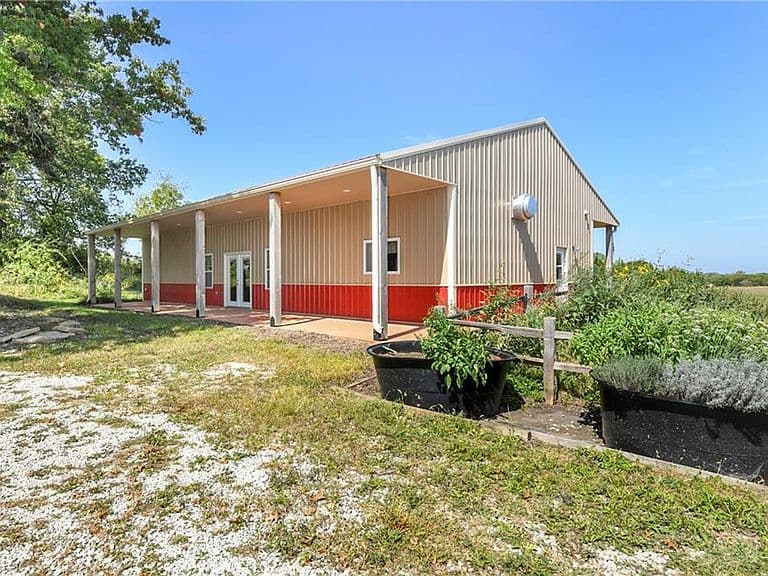 Listing photo 5