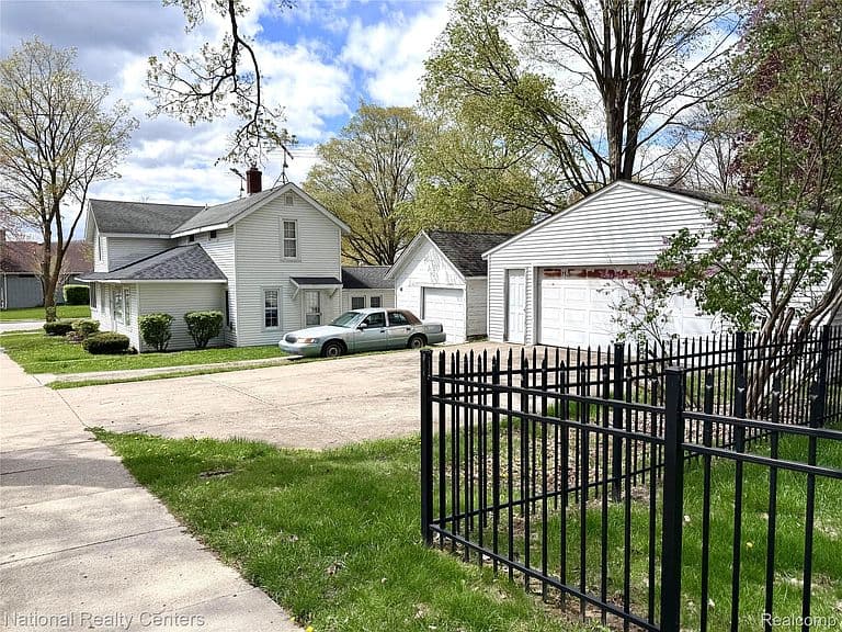 Listing photo 3