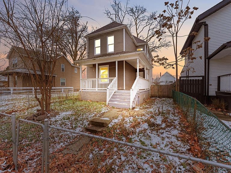 Listing photo 2