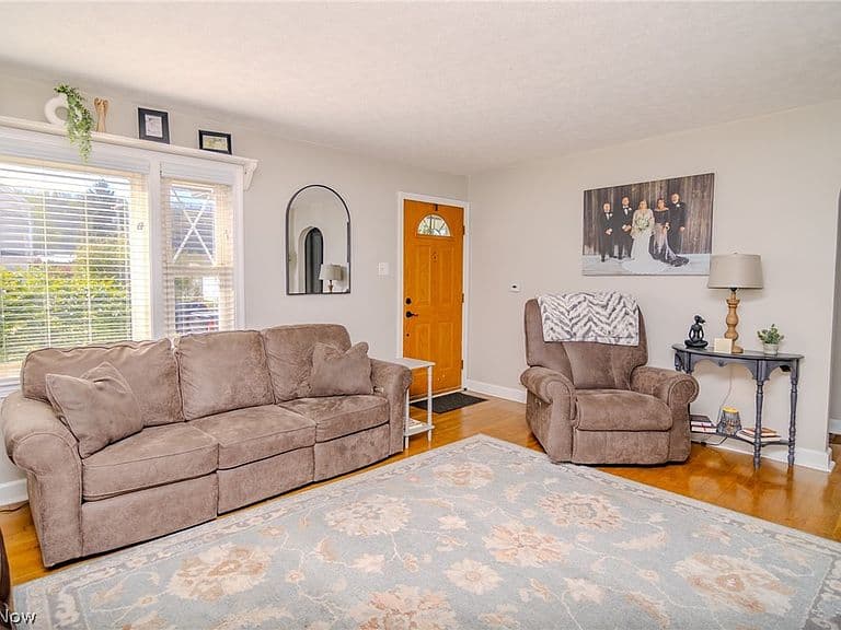 Listing photo 3