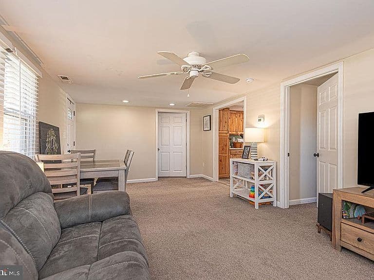 Listing photo 5