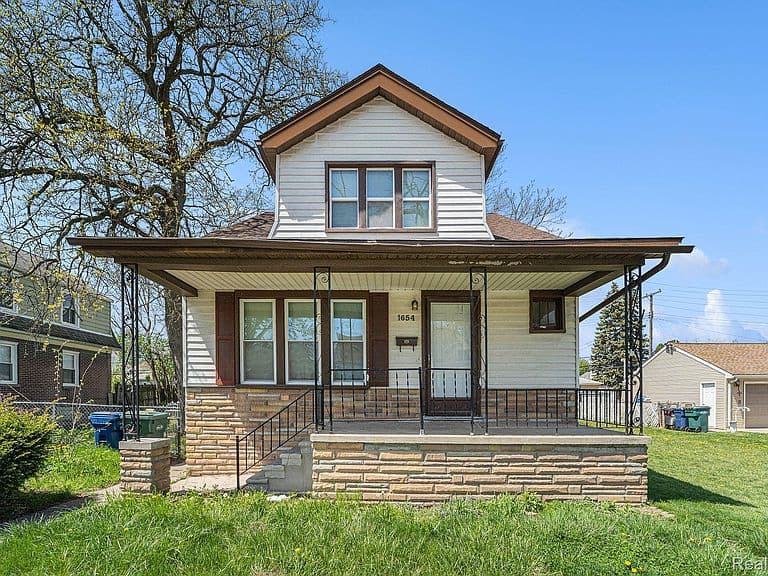 Listing photo 2