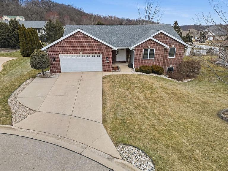 Listing photo 3