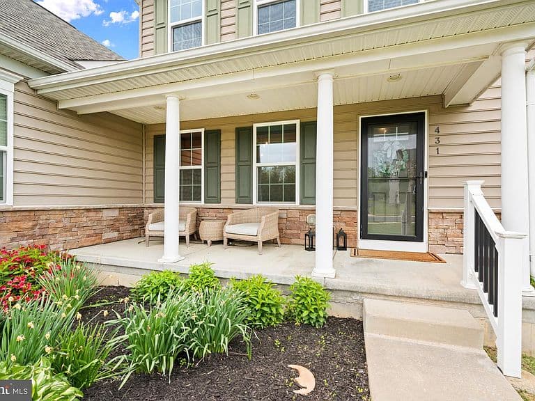 Listing photo 2