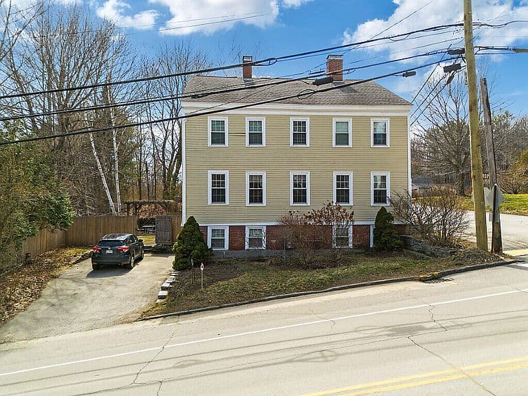 Listing photo 2