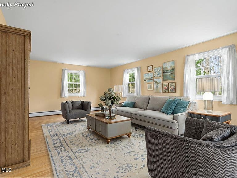Listing photo 4
