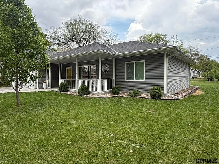 Listing photo 3