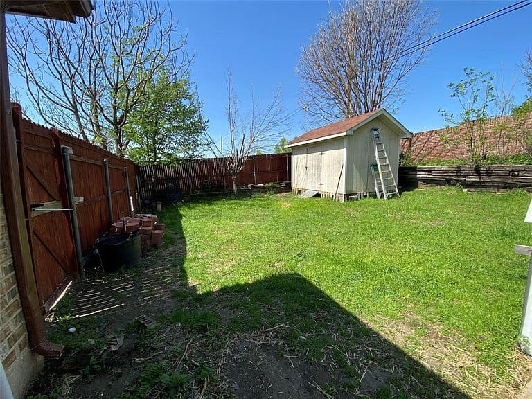 Listing photo 3