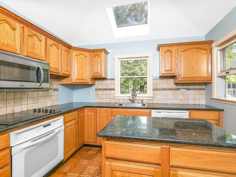 Listing photo 5