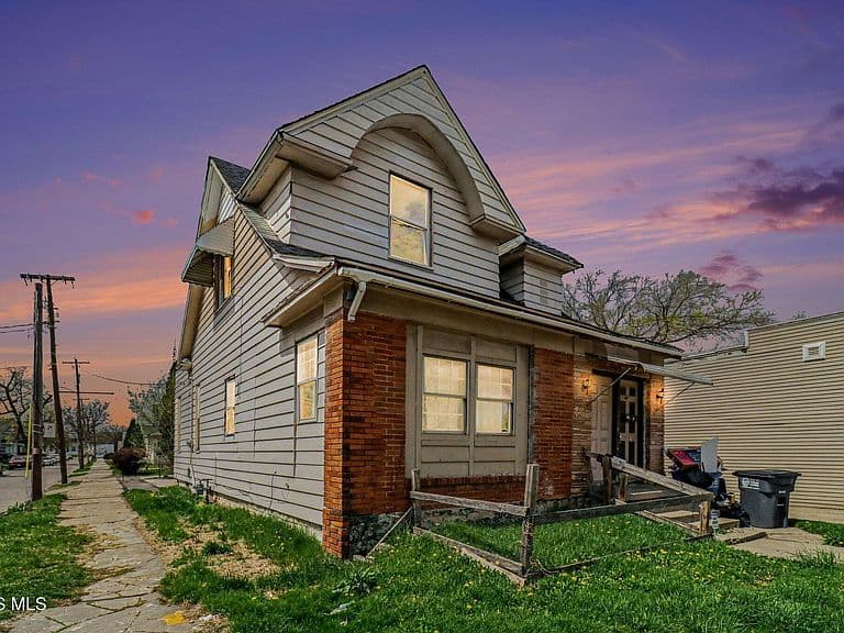 Listing photo 2