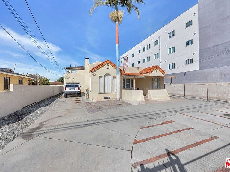 Listing photo 3