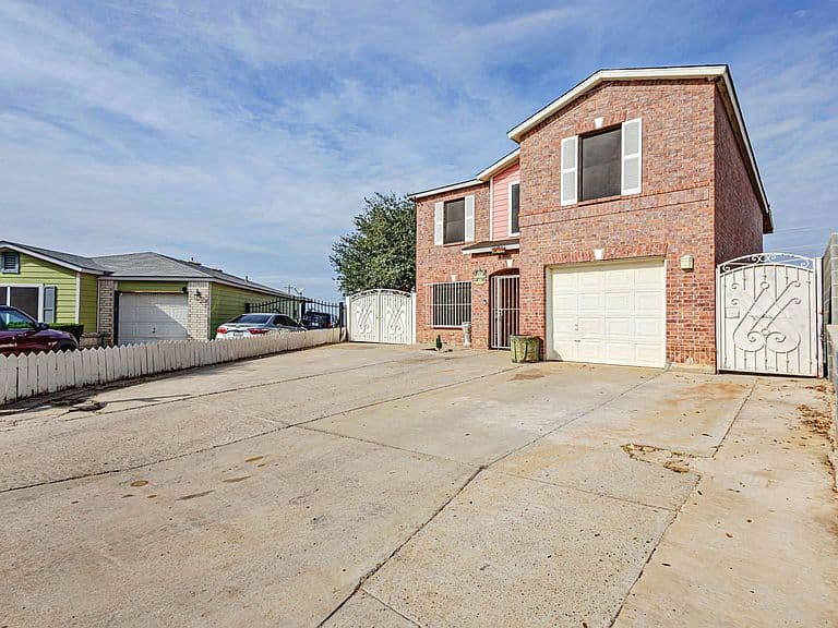 Listing photo 3