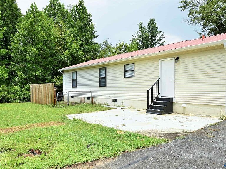 Listing photo 4