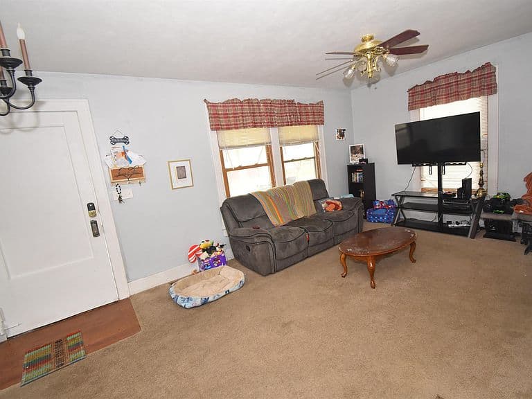 Listing photo 4