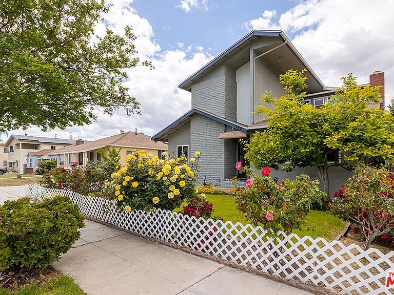 Listing photo 3