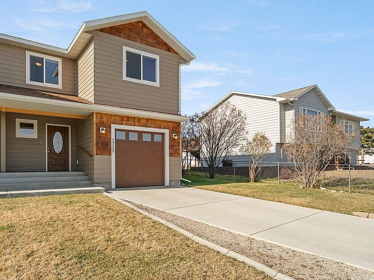 Listing photo 2