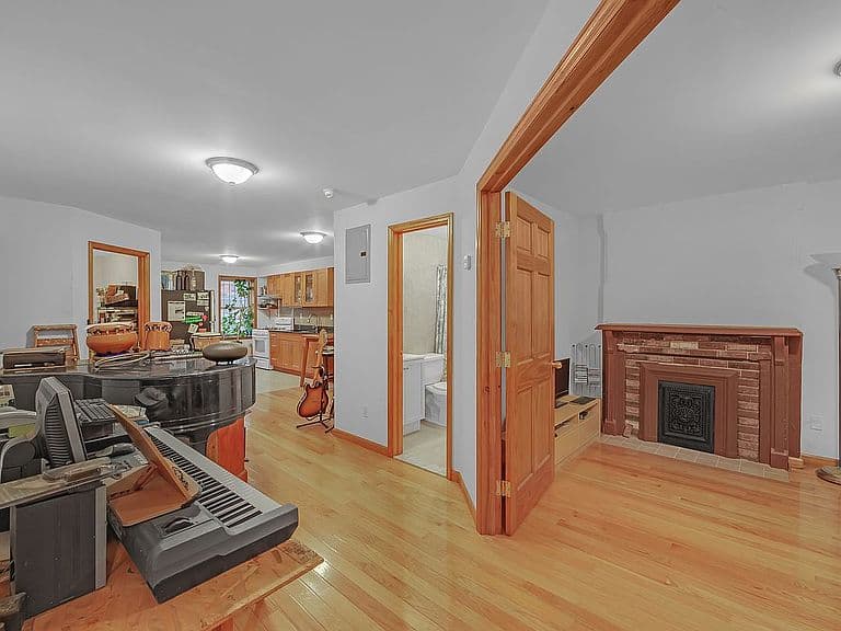 Listing photo 3